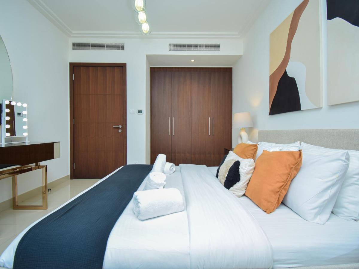 Luxurious 1 Bedroom Boulevard Point Mall Access
