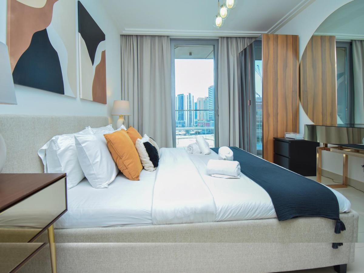 Luxurious 1 Bedroom Boulevard Point Mall Access *
