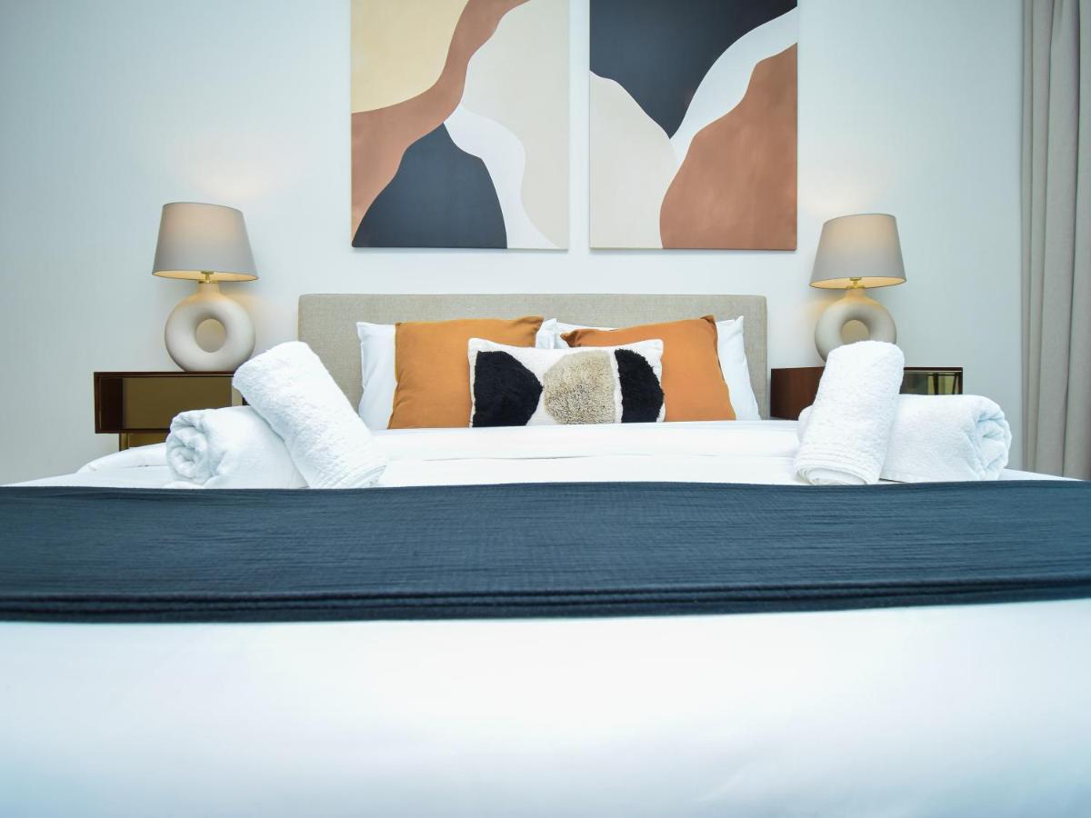 Luxurious 1 Bedroom Boulevard Point Mall Access Apartment