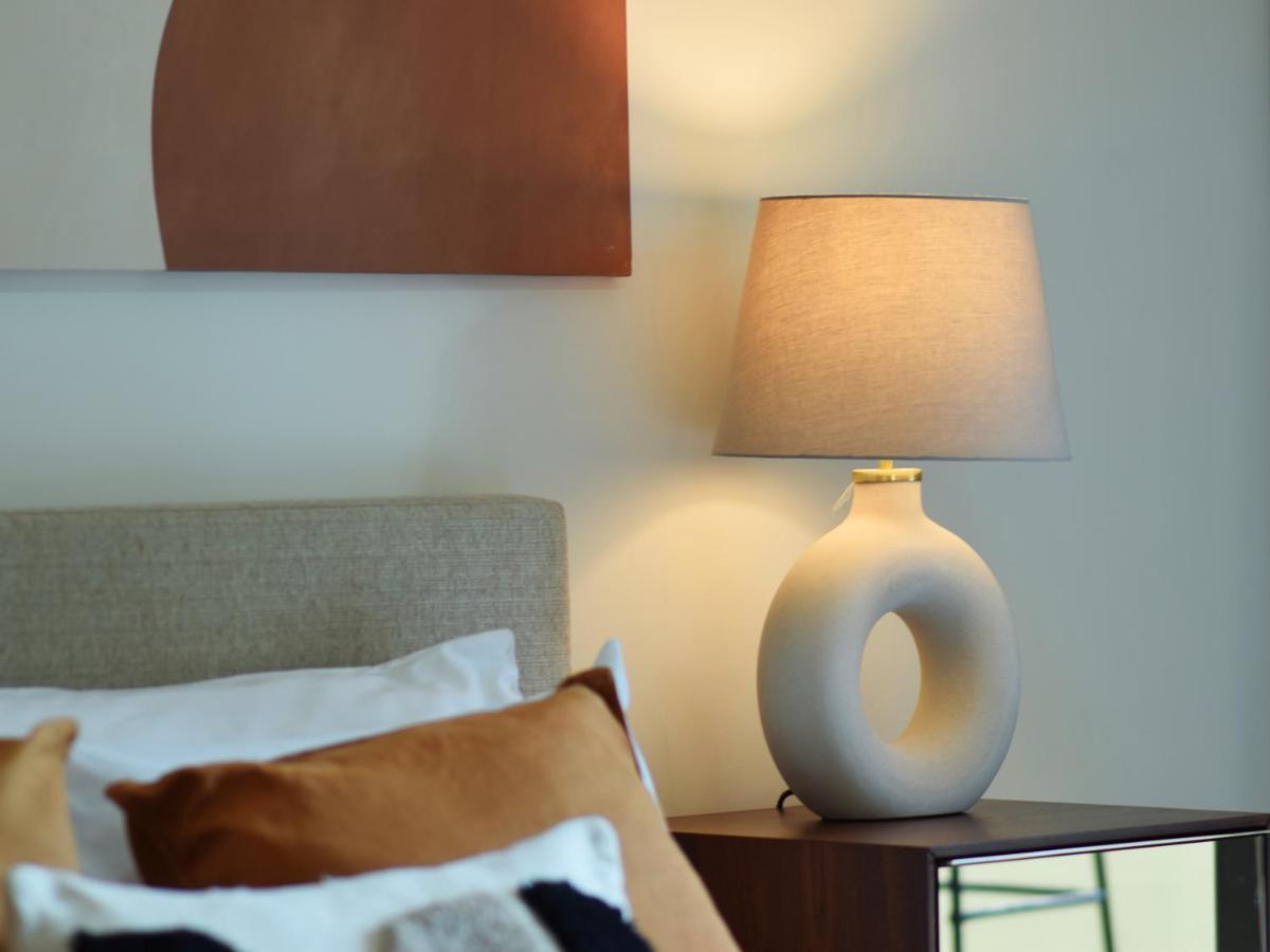 Luxurious 1 Bedroom Boulevard Point Mall Access अपार्टमेंट *